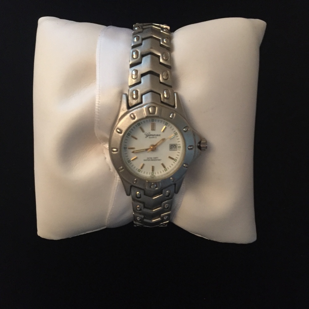 GENEVEX  QUARTZ LADIES WATCH